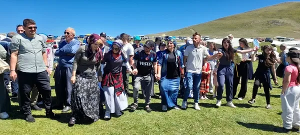 cackarada-geleneksel-19-turnali-yayla-senligi-coskuyla-gerceklesti-1755946874542.jpg