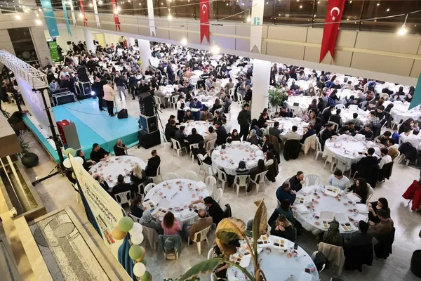 ak-parti-izmir-genclik-kollarindan-bakircay-universitesinde-ogrencilerle-iftar-1773221063673.jpg