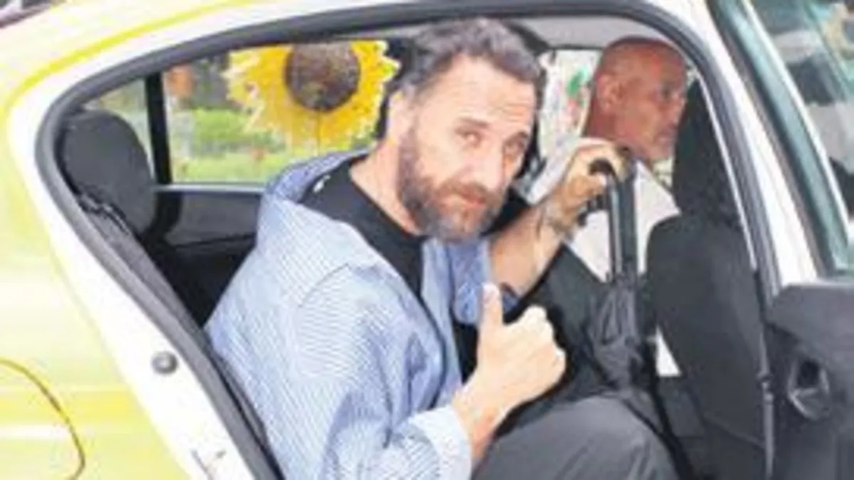 “Daha sonra konuşalım, çok acelem var!” “Daha sonra konuşalım, çok acelem var!”