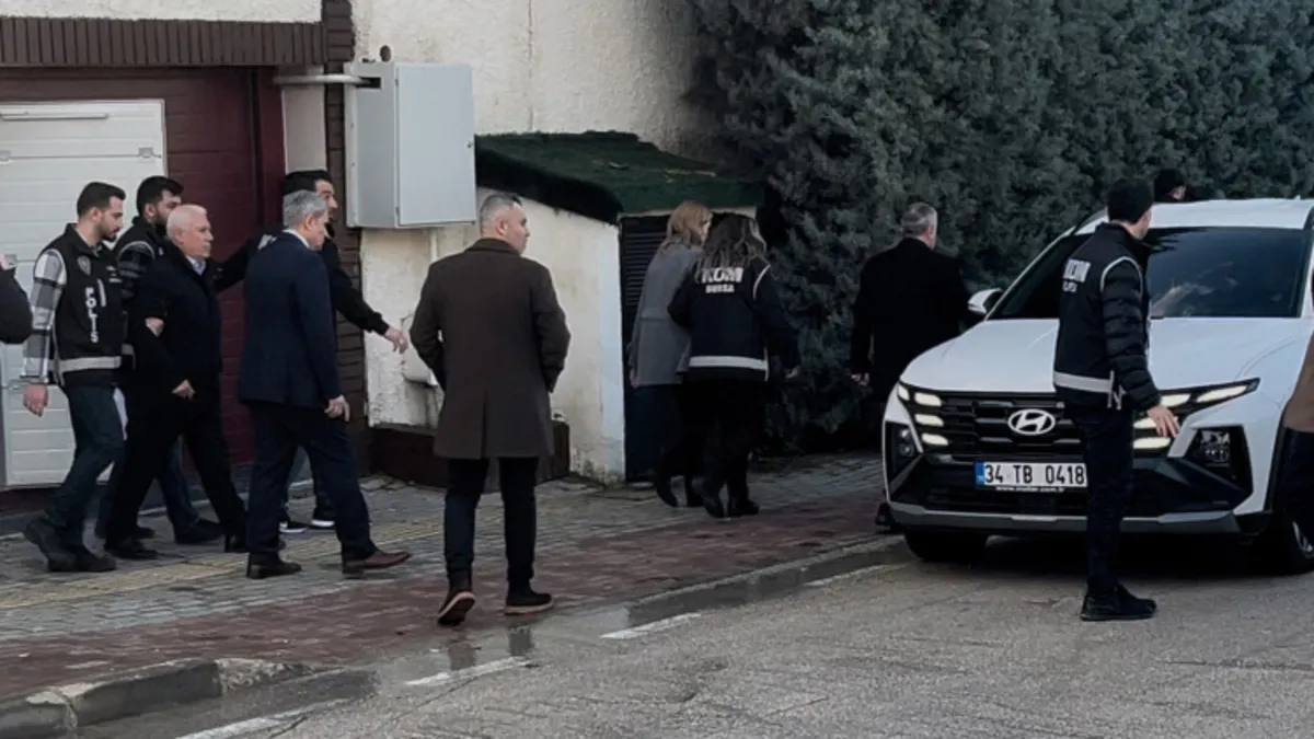 CHP’li belediyeye yapılan yolsuzluk operasyonunda yeni gelişme: Şirketlere kayyım atandı CHP’li belediyeye yapılan yolsuzluk operasyonunda yeni gelişme: Şirketlere kayyım atandı