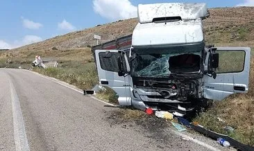 Adana'da tır ile kamyonet çarpıştı: 3 ölü #adana