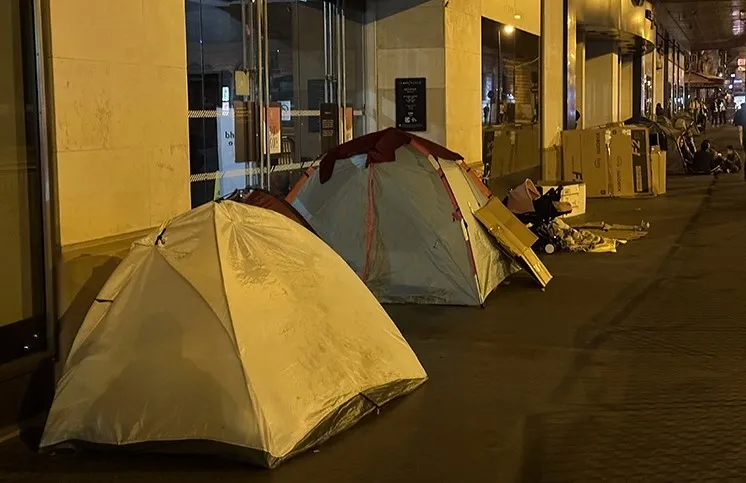 Avrupa’da evsizlik sorunu çığ gibi büyüyor: Batı ülkeleri çaresiz!