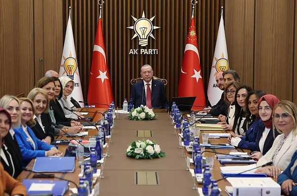 4-belediye-daha-ak-partiye-geciyor-mkyk-toplantisi-sonrasi-rozet-takilacak-1789044075978.jpg