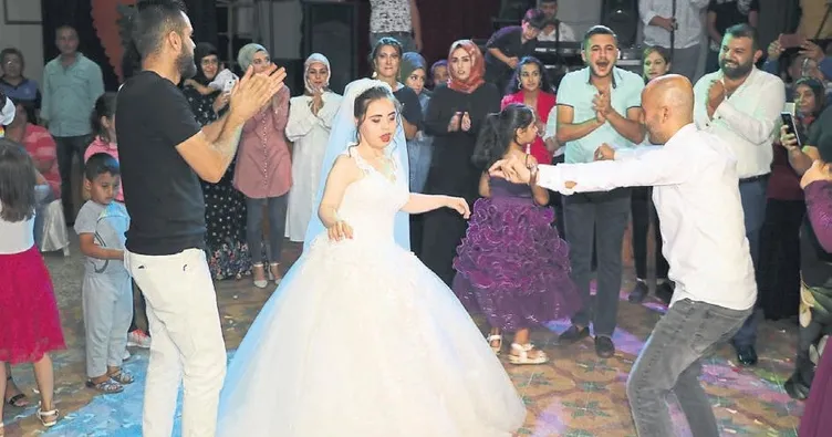 Down sendromlu Neslihan gelinlik giydi