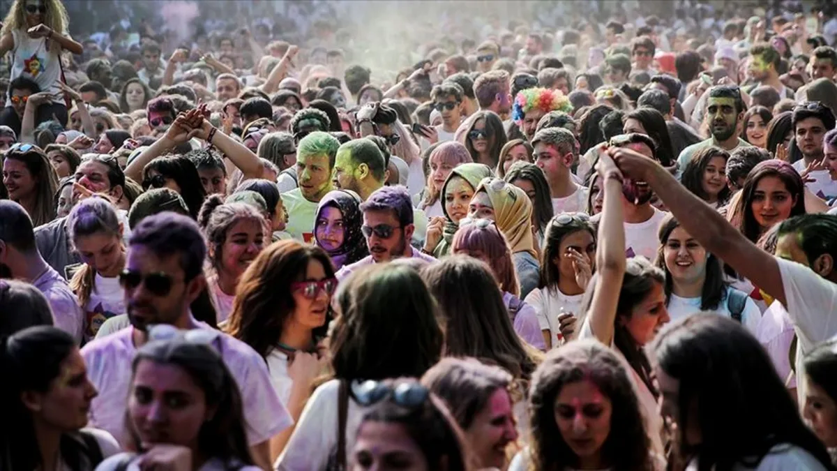 Genç Nüfus Alarm Veriyor: TÜİK Verileri Türkiye'nin Geleceğini Nasıl Etkileyecek?
