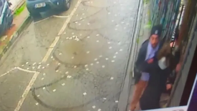 Balat’taki korkunç cinayetin yeni görüntüleri ortaya çıktı! Önce silahla yaraladı sonra darbetmeye devam etti! İşte o anlar!