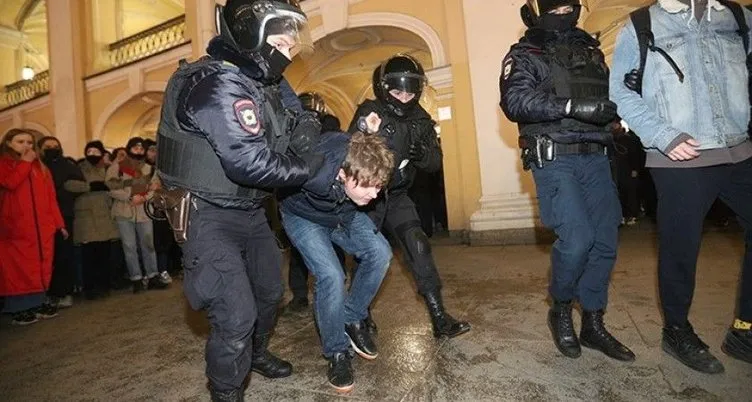 Rusya Ukrayna savaşı şiddetlenerek devam ediyor! Zelenskiy'den flaş açıklama: Havalimanı yerler bir...