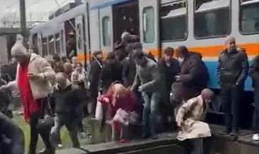 Esenler’de metro raydan çıktı! Yolcular tahliye edildi