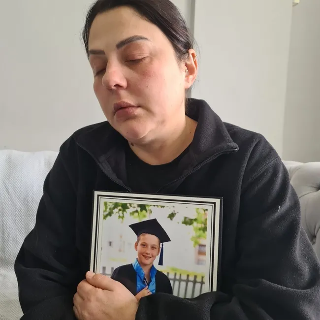 atlas-caglayan-sokak-ortasinda-katledilmisti-sabah-acili-anneyi-ziyaret-etti-cok-merhametli-bir-cocuktu-1768675867652.jpg (1599×1600)