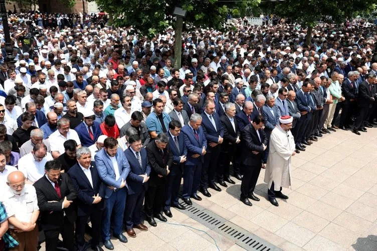 Muhammed Mursi için dünyanın dört bir yanında gıyabi cenaze namazı kılındı
