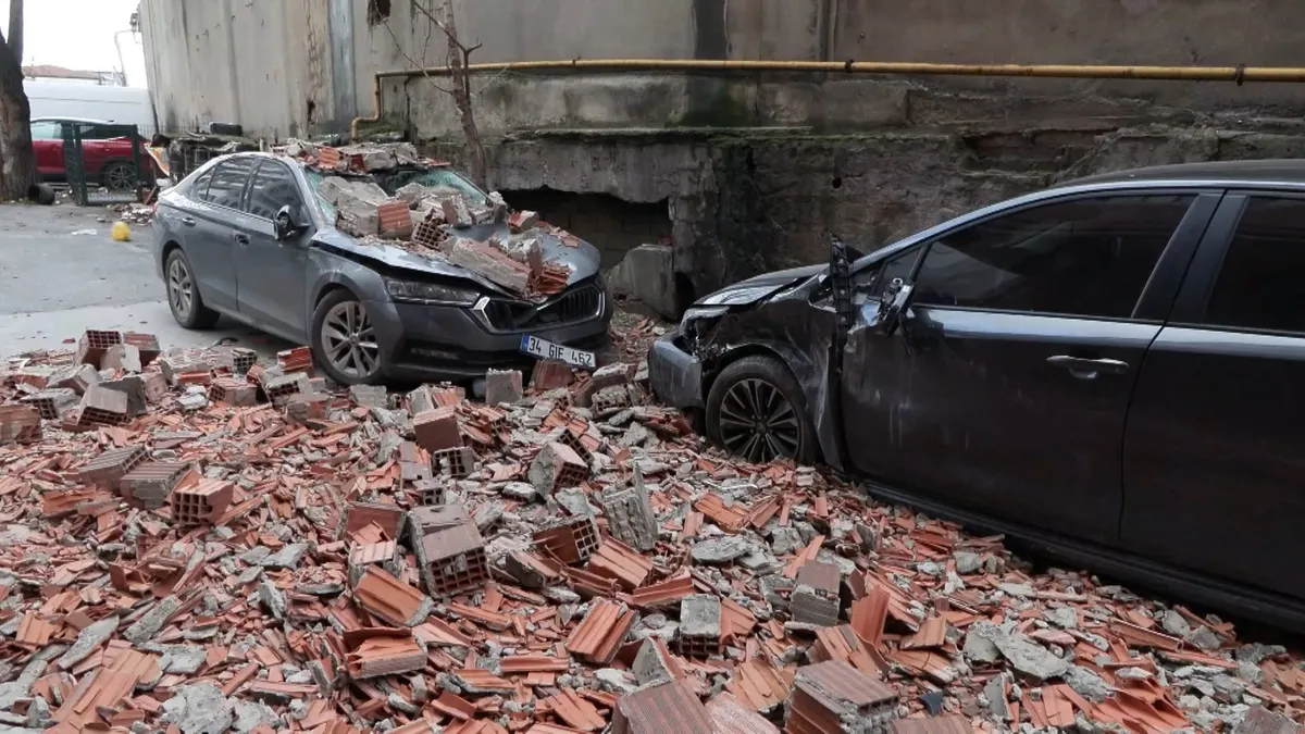 SON DAKİKA… İstanbul Eyüpsultan'da faciadan dönüldü! Herkes deprem oluyor sandı gerçek bambaşka çıktı: Duvarın uçtuğunu gördük! SON DAKİKA… İstanbul Eyüpsultan'da faciadan dönüldü! Herkes deprem oluyor sandı gerçek bambaşka çıktı: Duvarın uçtuğunu gördük!