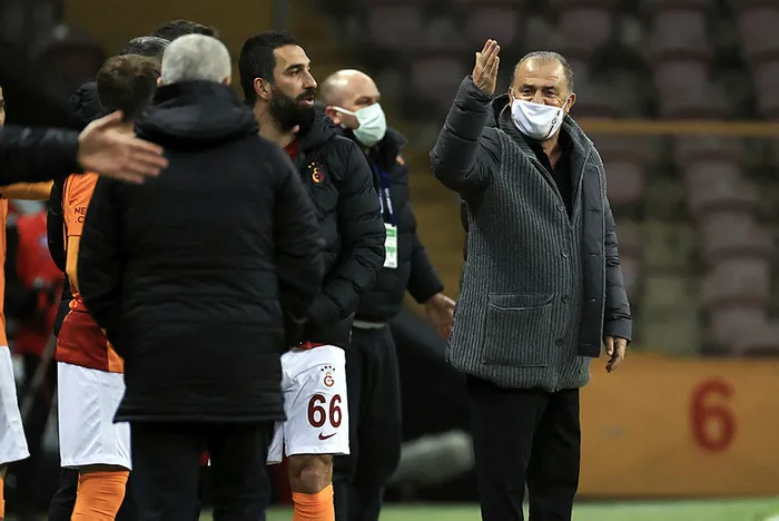 son-dakika-fatih-terimden-mac-sonu-hakem-elestirisi-o-pozisyon-bariz-kirmizi-kart-1615144694175.jpg