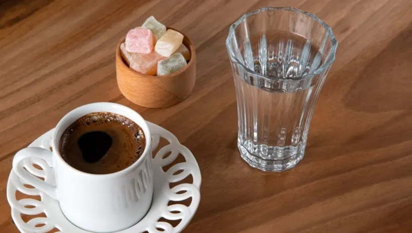 Türk kahvesinin yanında neden lokum ve su ikram edilir? İşte geleneğin arkasındaki neden