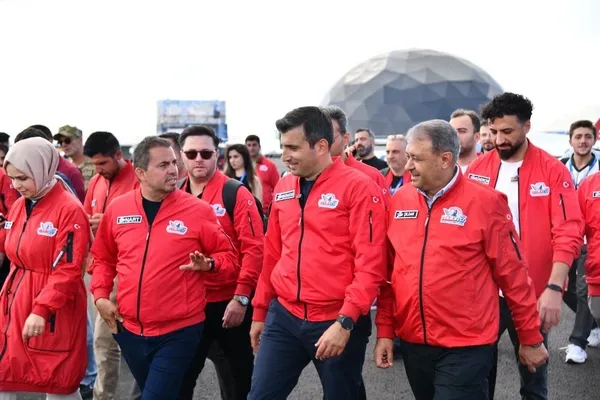 selcuk-bayraktar-sanliurfaya-geldi-teknofest-oncesi-son-hazirliklari-inceledi-1790698478884.jpg