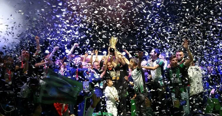Spor Toto 1. Lig’e yükselen Kocaelispor, şampiyonluk kupasına kavuştu