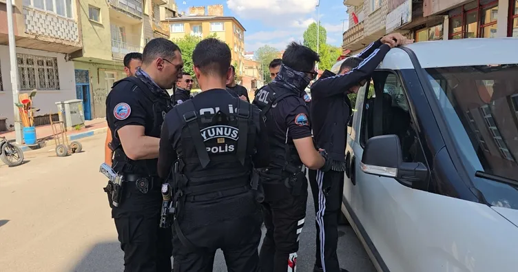 Erzurum’da sokakta paniğe neden olan silah oyuncak çıktı!