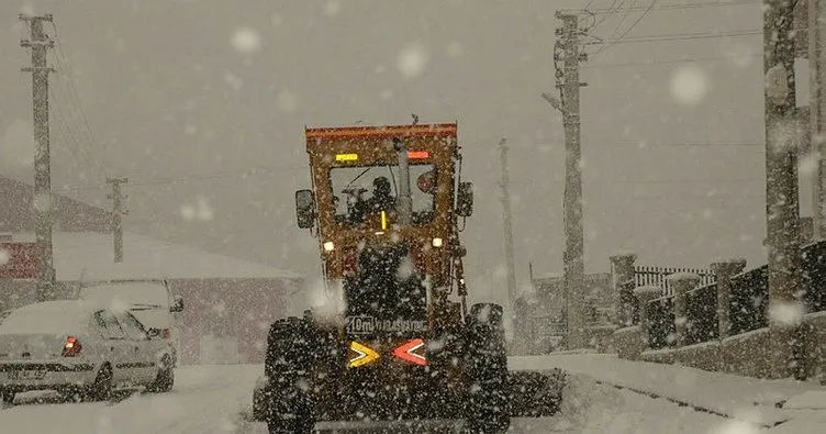 Karabük’te yoğun kar yağışı ulaşımı aksattı