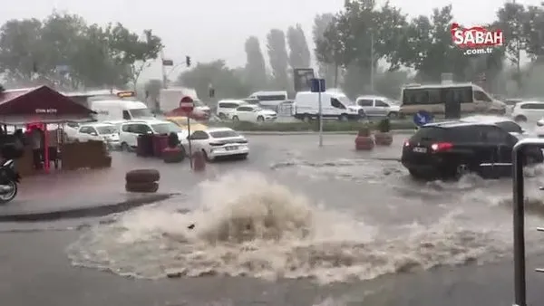 Son Dakika: İstanbul'da etkili olan sağanak yağışta yollar göle döndü