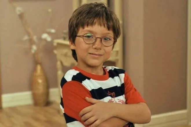 Çocuklar Duymasın’daki ’Dominant Teyze’ dizideki oğluyla bir araya geldi! Bakın ne kadar değişmişler...