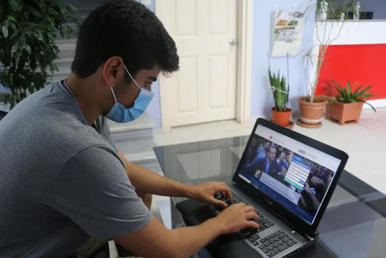 Kuzeniyle iddiaya girdi, CİMER’den istediği bisiklet kapısına geldi