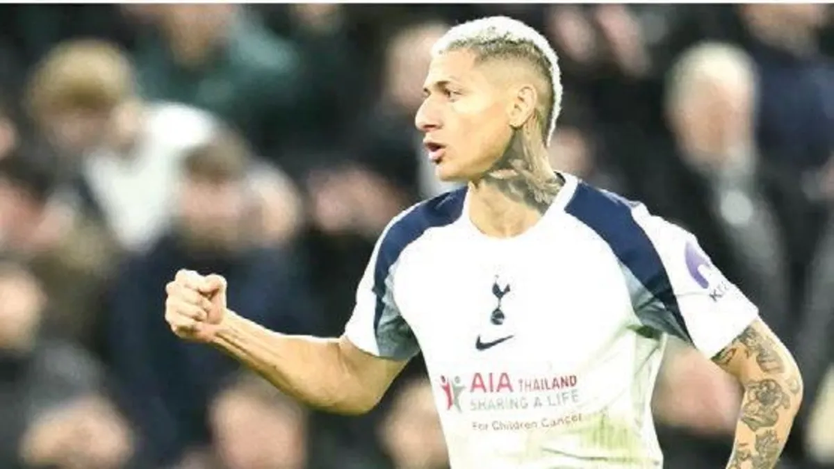 Fenerbahçe'nin golcü transferi için Tottenhamlı Richarlison ile ilgilendiği iddia edildi.