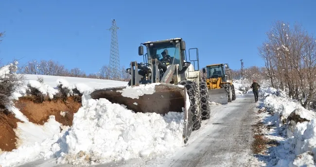 Muş'ta, kapalı olan Derecik-Ilıca-Ağıllı grup köy yolları ulaşıma açıldı! musta kar yagisi ve tipi nedeniyle kapanan grup koy yollari ulasima acildi 1735718458678