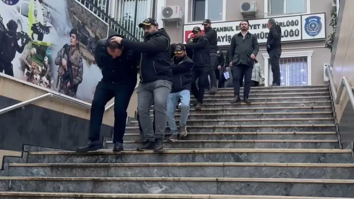 SON DAKİKA | Yatırım vaadiyle 120 milyonluk vurgun! 16 ilde eş zamanlı operasyon, 50 paravan şirket… SON DAKİKA | Yatırım vaadiyle 120 milyonluk vurgun! 16 ilde eş zamanlı operasyon, 50 paravan şirket…