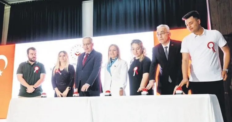 Kamuya 374 şehit ve gazi yakını atandı