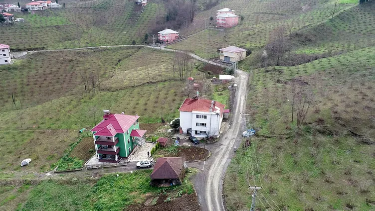 Duvarları çatlayan evlerinde nöbetleÅe uyuyorlar