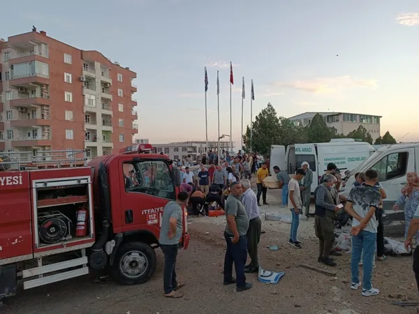 son-dakika-bir-aci-haber-de-mardinde-freni-patlayan-tir-dehset-sacti-cok-sayida-olu-ve-yarali-var-1661013000964.jpg