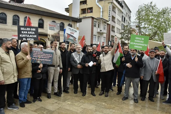 israilin-kuresel-sumud-filosuna-saldirisi-protesto-edildi-1777644373791.jpg
