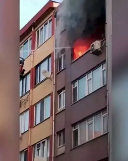 7-katli-binanin-6-katinda-korkutan-yangin-1733486351603.jpg