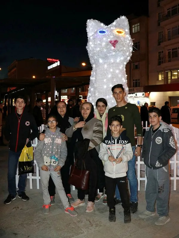 İranlılar Nevruz tatili için Van'a akın ediyor