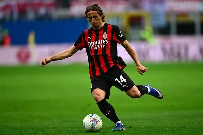 dunyanin-en-iyi-pas-atan-20-futbolcusu-listede-tek-turk-var-1790231073211.jpeg