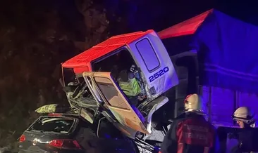 Giresun'da feci kaza: Otomobil ile TIR kafa kafaya girdi! 3 ölü, 1 yaralı #giresun