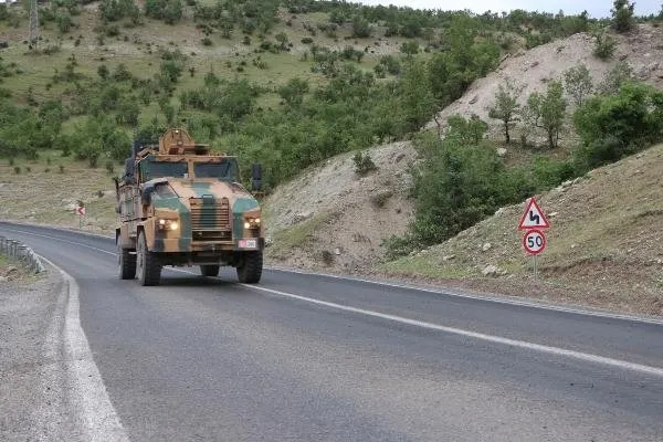 Özel birlikler sınırda! Hem havada hem karada askeri hareketlilik