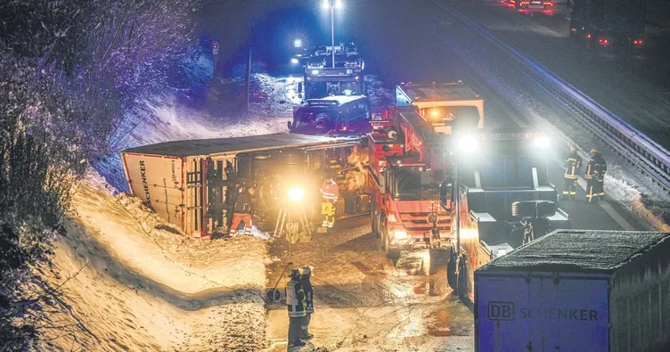 Yollar buz pistine döndü