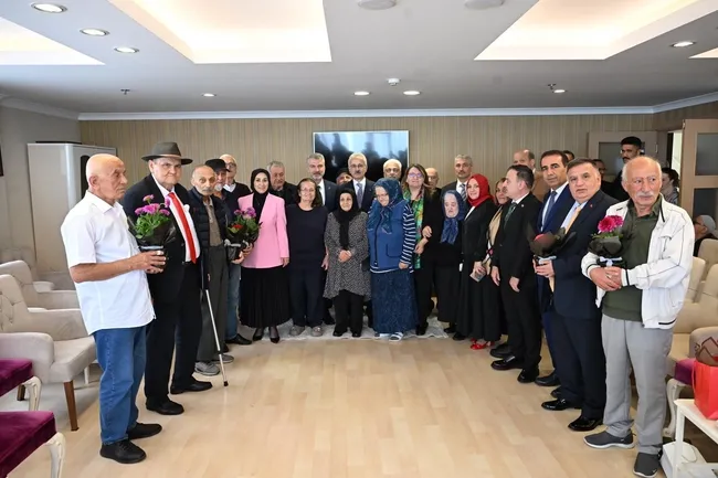 bakan-uraloglundan-anlamli-bayram-ziyareti-1780068887952.jpg