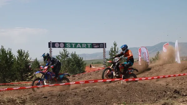 agrida-motor-sporlari-heyecani-basladi-121-sporcu-zorlu-parkurlarda-yarisacak-1783158182211.jpg