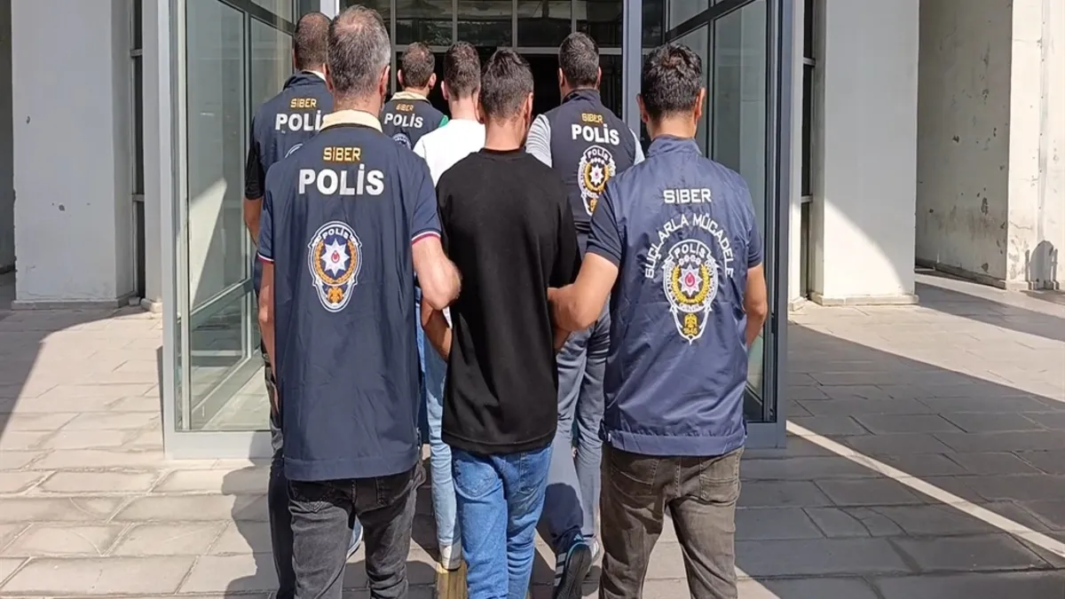 Amasya merkezli siber dolandırıcılık operasyonu: 14 şüpheli tutuklandı Amasya merkezli siber dolandırıcılık operasyonu: 14 şüpheli tutuklandı