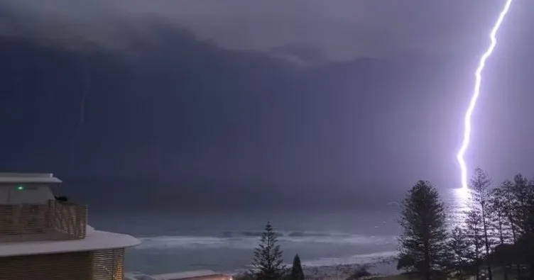 Avustralya’yı fırtına vurdu: Bir bölge karanlığa gömüldü!