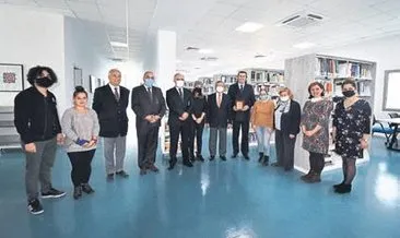 Prof. Dr. Öznur, 3 bin kitap hediye etti