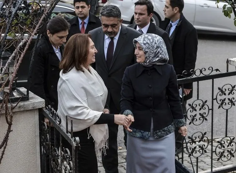 Sare Davutoğlu’ndan Selvi Kılıçdaroğlu’na taziye ziyareti