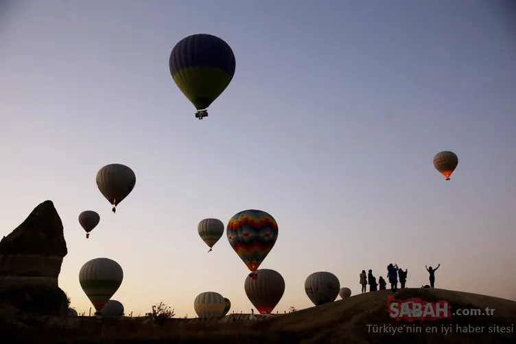 Kapadokya’nın masalsı güzelliği balonlarla renkleniyor