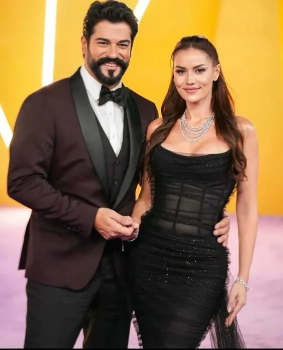 Fahriye Evcen’den anneler gününde kalpleri ısıtan paylaşım! 1 değil, atan 3 kalbimin olduğu doğrudur
