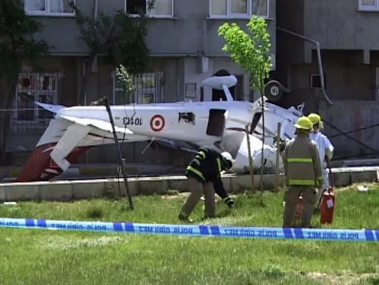 Askeri uçak İstanbul’da sokağın ortasına düştü