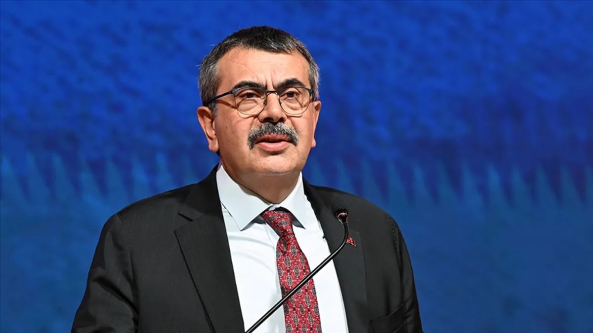 Milli Eğitim Bakanı Yusuf Tekin konuşma yaparken