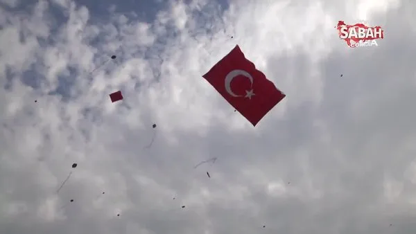 Türk bayraklı dev uçurtma, festivalde gökyüzünü renklendirdi