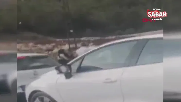Hatay'da damat, yol kenarında gelini böyle dövdü! | Video