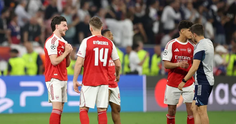 UEFA finallerinin kaybedeni Arsenal